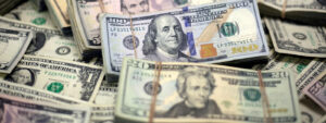 Wie man einen Counterfeit 100 Dollar Bill erkennt