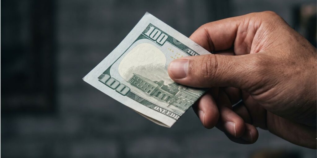How to Buy Counterfeit Money? Why It’s Illegal, Risky, and a Fast Way to Get Scammed