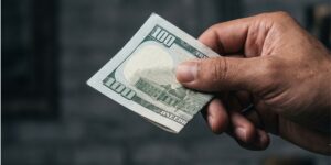 How to Buy Counterfeit Money? Why It’s Illegal, Risky, and a Fast Way to Get Scammed