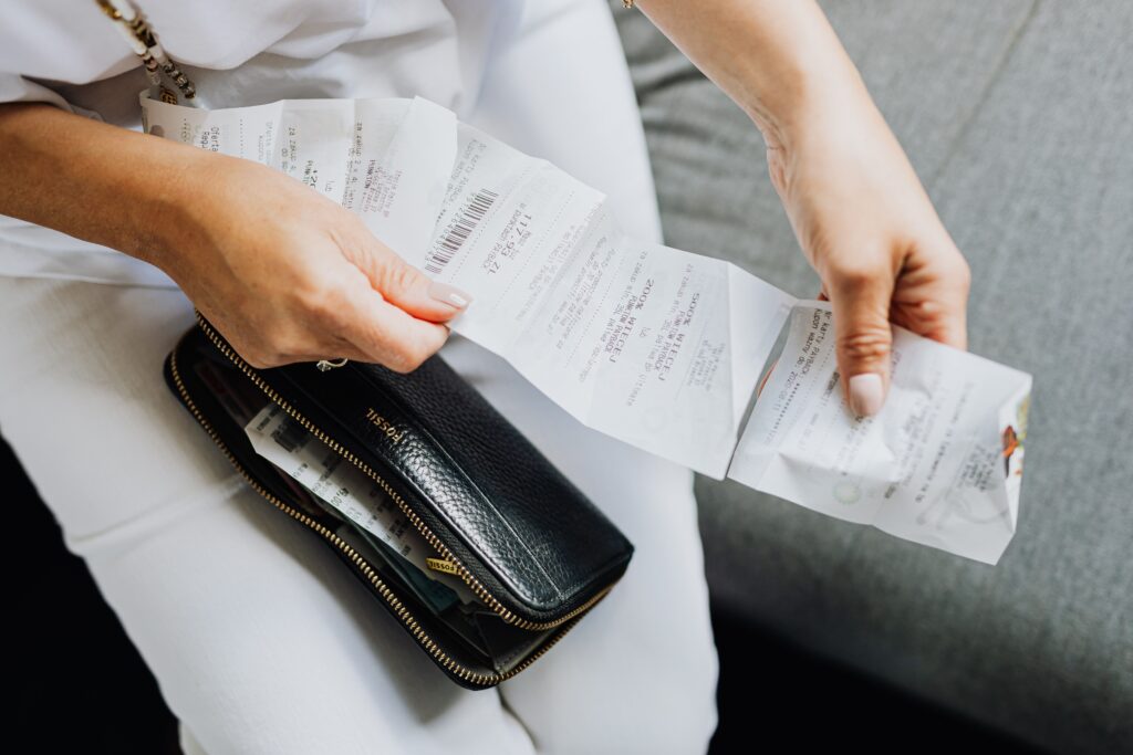 how to spot a counterfeit bill​