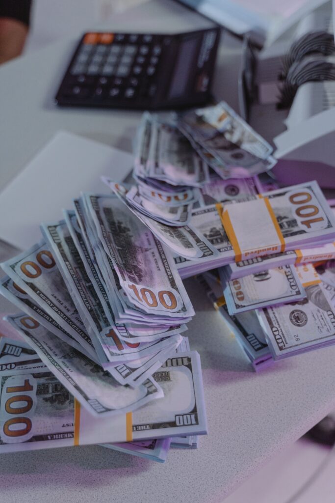 how to tell if a hundred dollar bill is fake